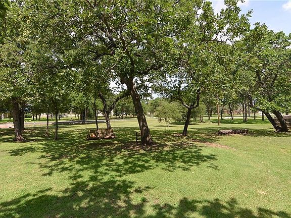 2nd image of 214 Carriage Oaks Dr