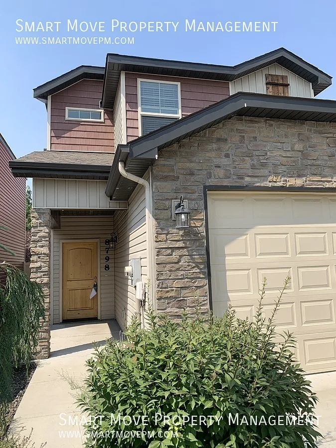 Adorable Two Story off Maple Grove. Neighborhood Pool, Park, Gym. Yard Care included — Photo 2