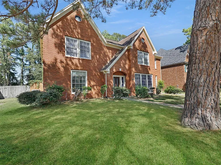 5803 Ancient Oaks Dr — Photo 3