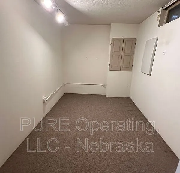 1631 N 109th Plz — Photo 7
