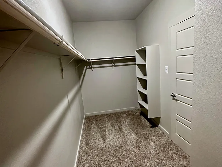 325 Wilshire Rd — Photo 8