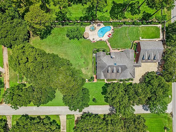 2nd image of 6211 S Woods Ln
