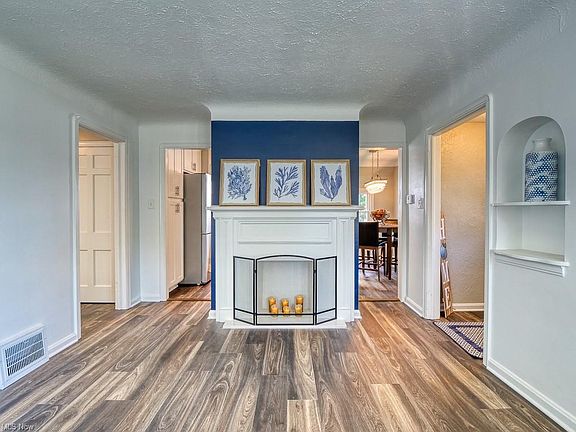 5th image of 16401 Pearldale Ave
