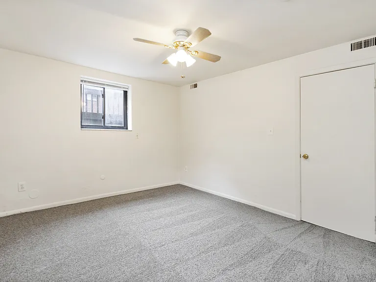 760 5th Ave — Photo 14