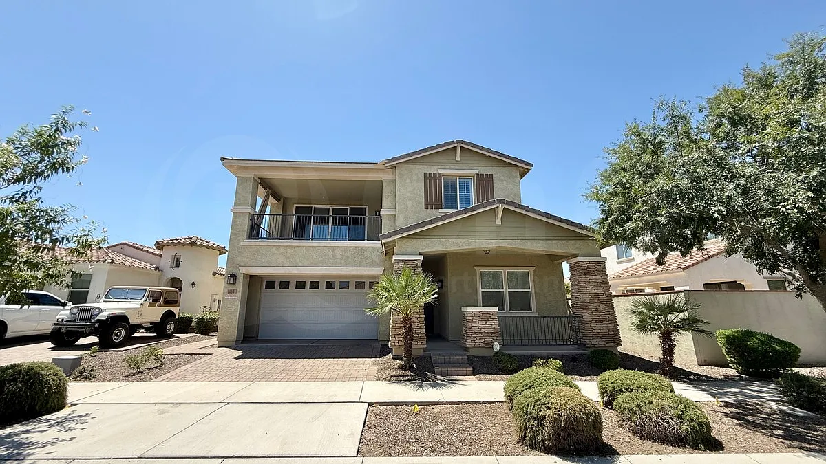 4 bed, 4.5 bath, 3673 sqft, $3,000 — Photo 3
