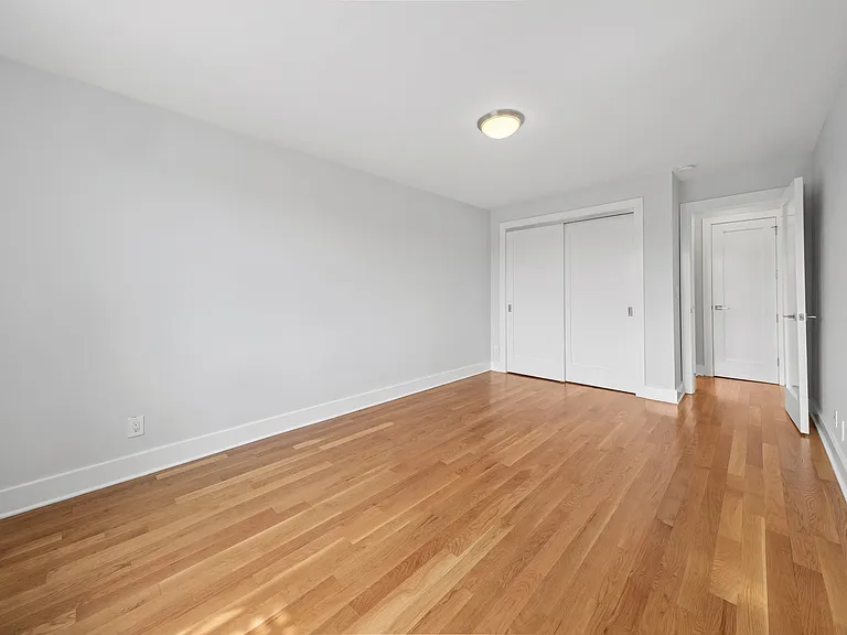 2160 Matthews Ave #7W — Photo 7