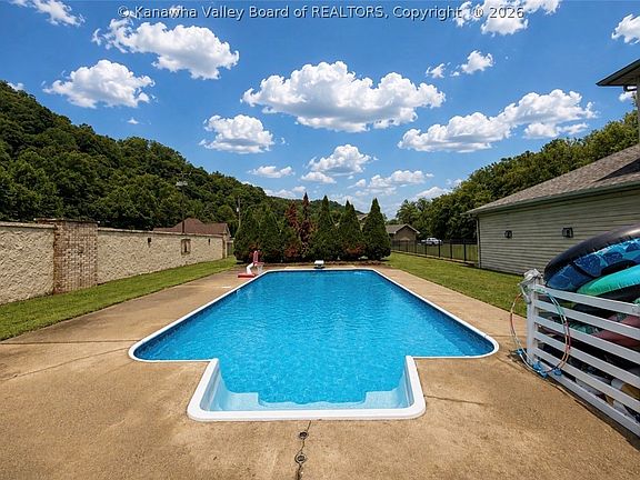 5th image of 1074 Garrett Fork Rd