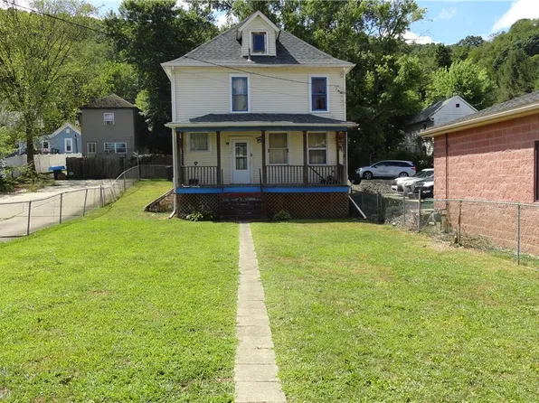 122 Carolina Ave, Chester, WV 26034