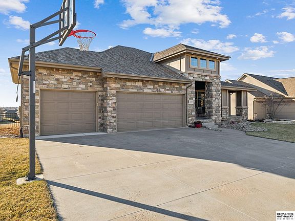 3rd image of 12817 Deer Creek Dr