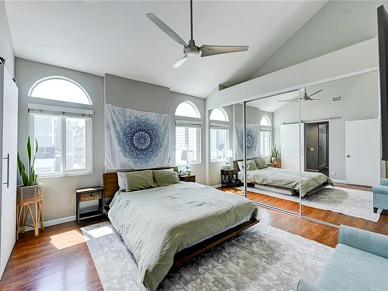260 Victoria St #5 — Photo 4