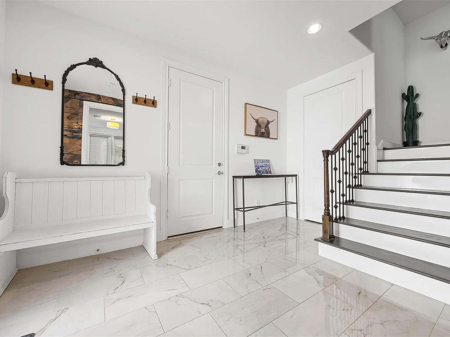 3 bed, 3.5 bath, 2284 sqft, $4,800 — Photo 2