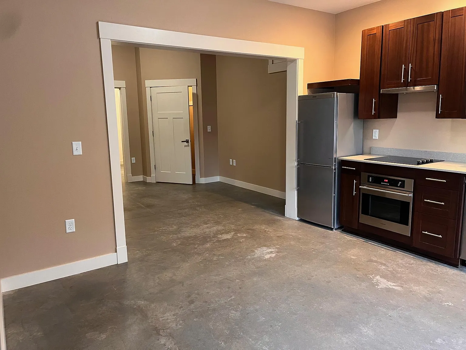 8905 N Edison St — Photo 2