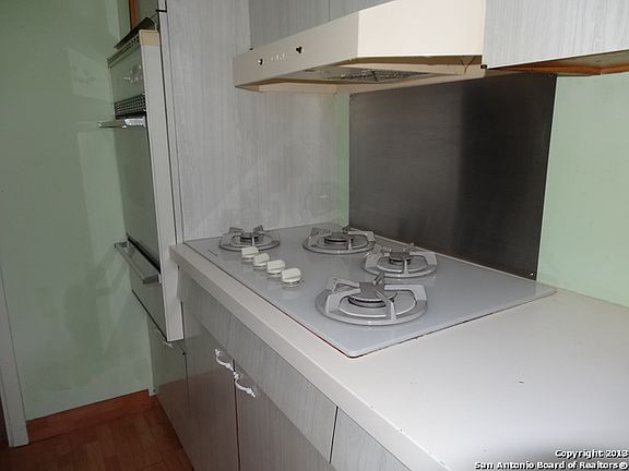 5th image of 2902 Woodcrest Dr