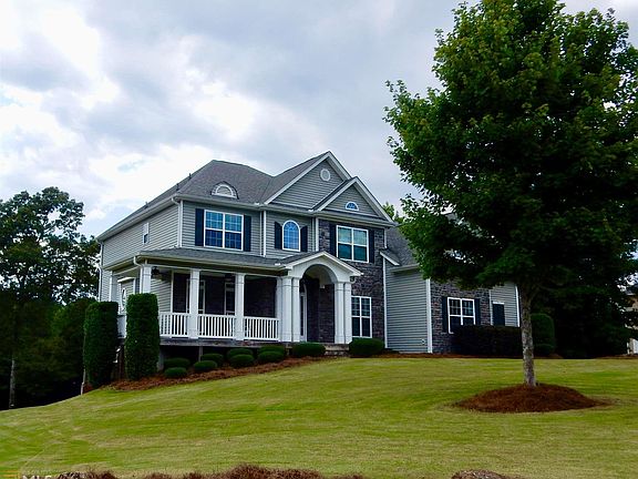 2nd image of 215 Rosebay Ln