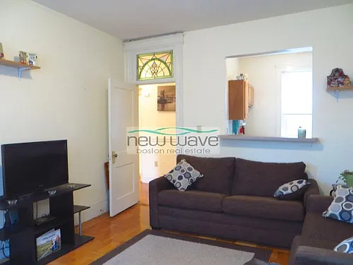 32 Queensberry St Photo 1