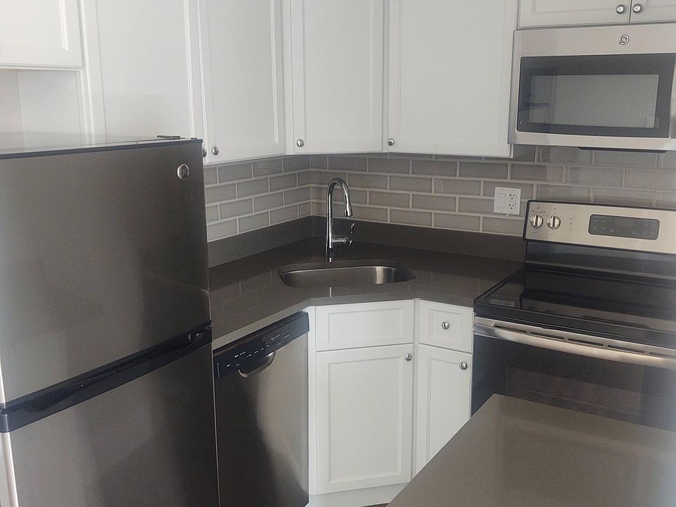 1st image of 837 W Lakeside Pl #309