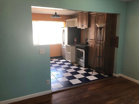 3rd image of 211 E Truman Ave S #1
