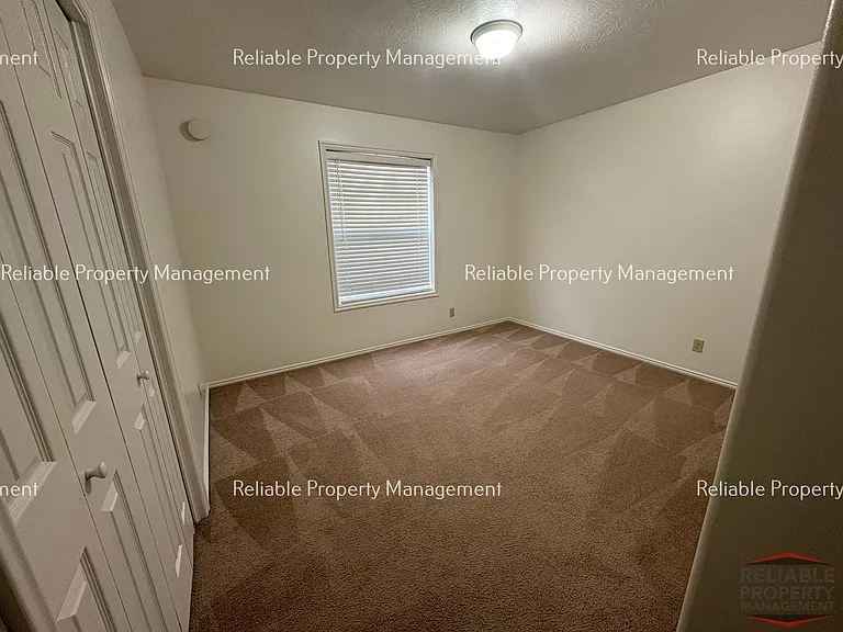 1322 Walstrom Ln — Photo 10