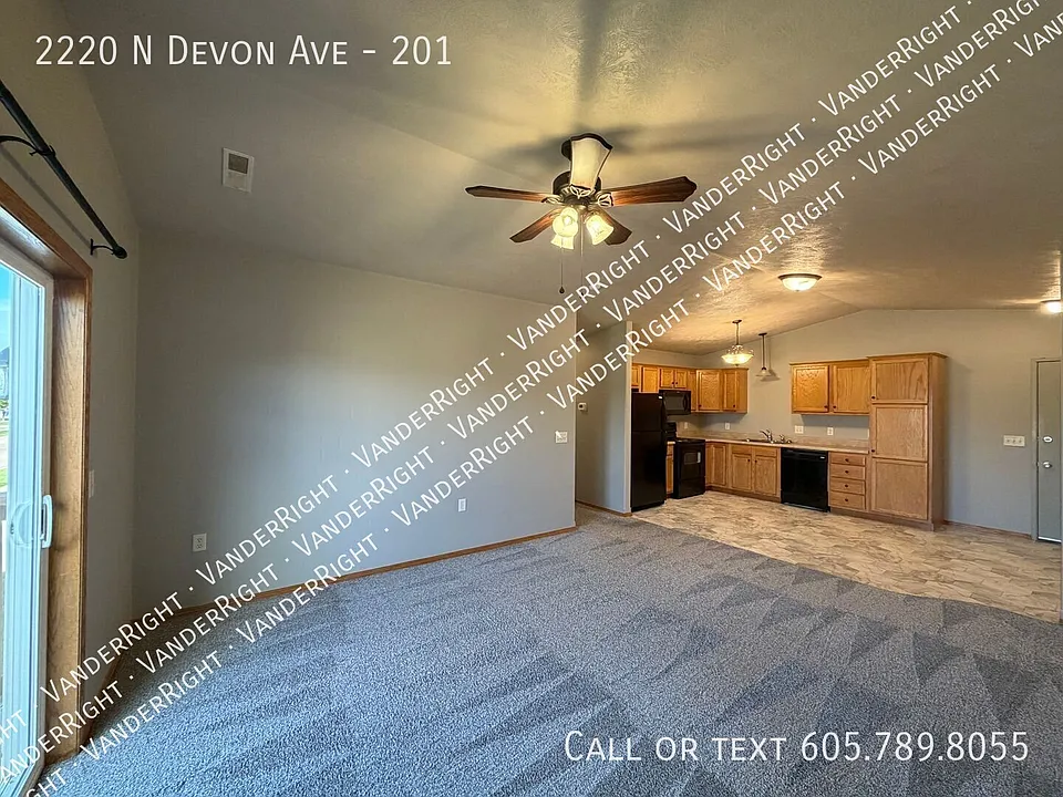 2220 N Devon Ave #201