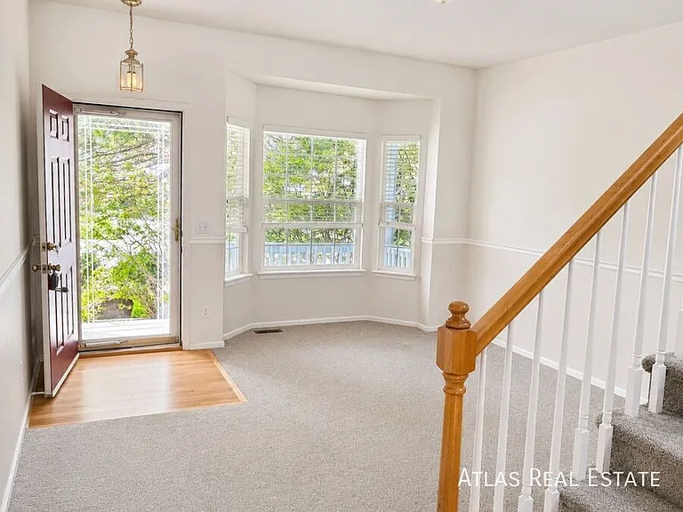 1071 Thornbury Pl — Photo 2