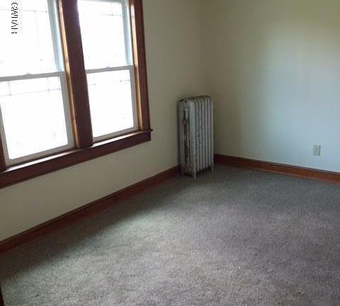4th image of 323 Union St