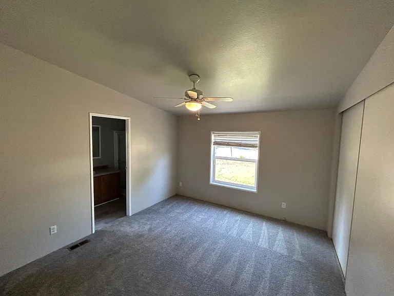 1919 Crestwood Ln — Photo 9