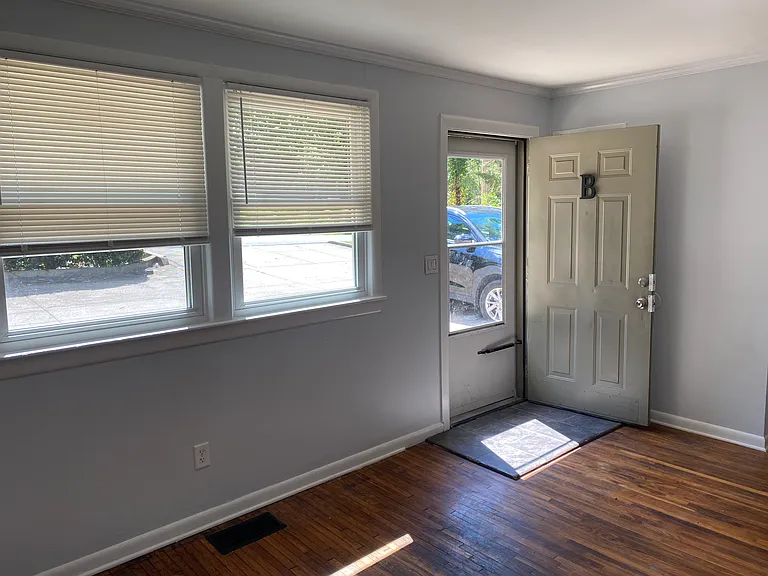136 Vandiver Dr #B — Photo 5