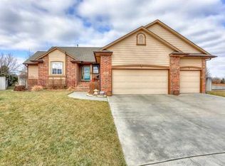 421 S Fawnwood Ct, Wichita, KS 67235