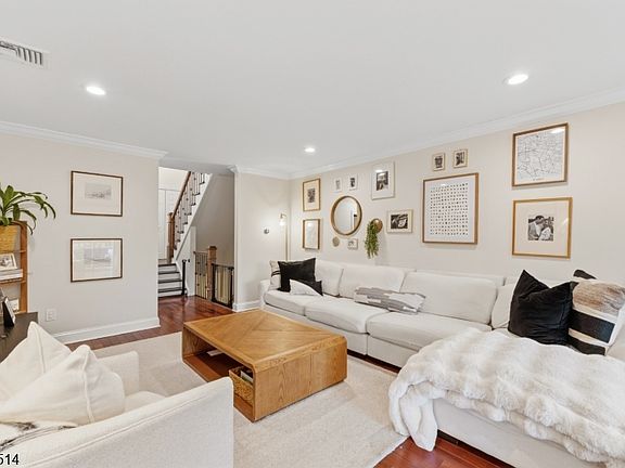 5th image of 25 Fells Manor Rd