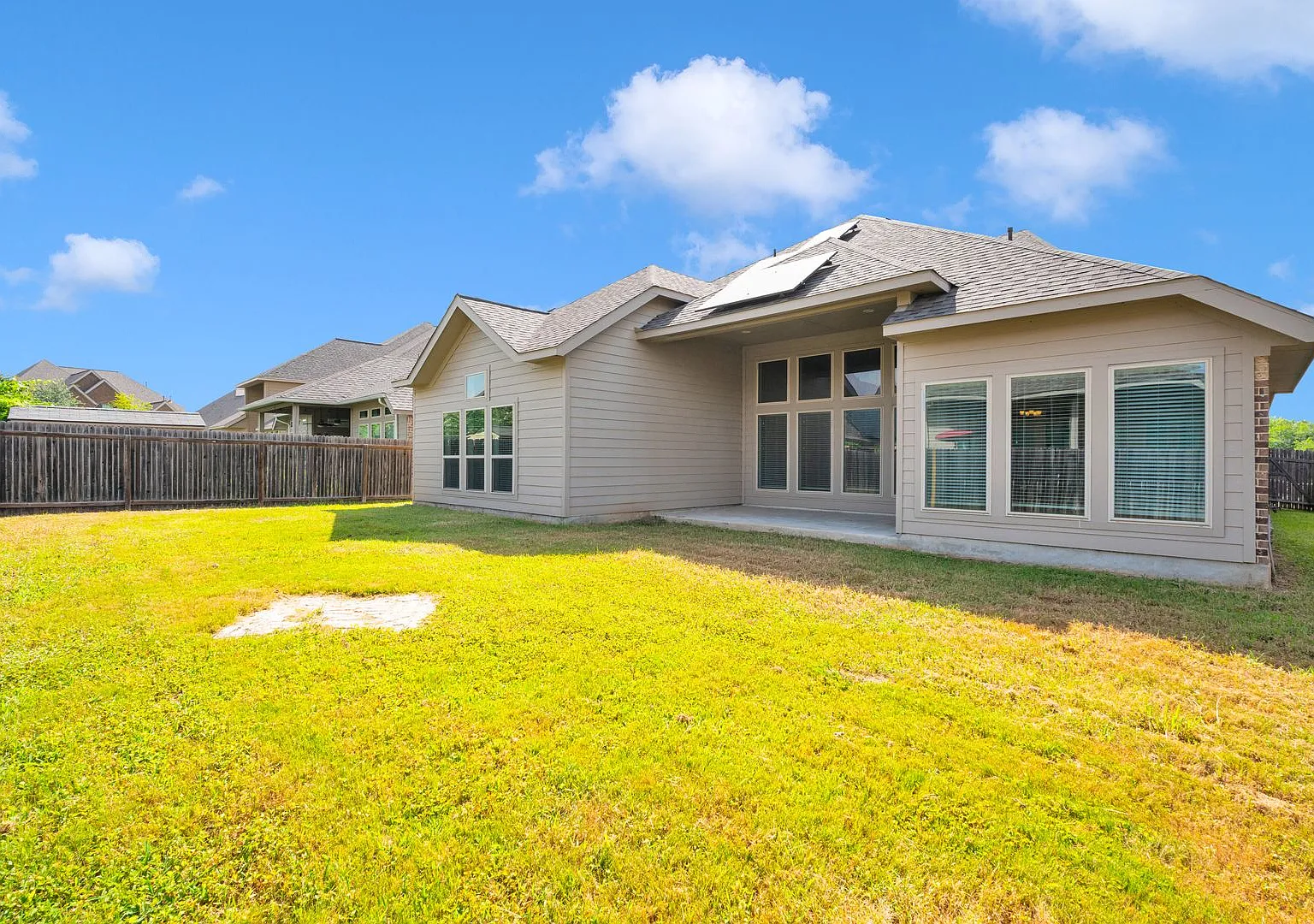 Stunning 4 Bedroom in the desirable Kallison Ranch Community! — Photo 4