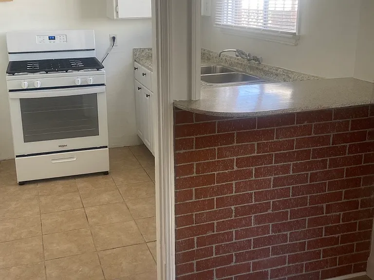 322 E Cedar Ave #A — Photo 4