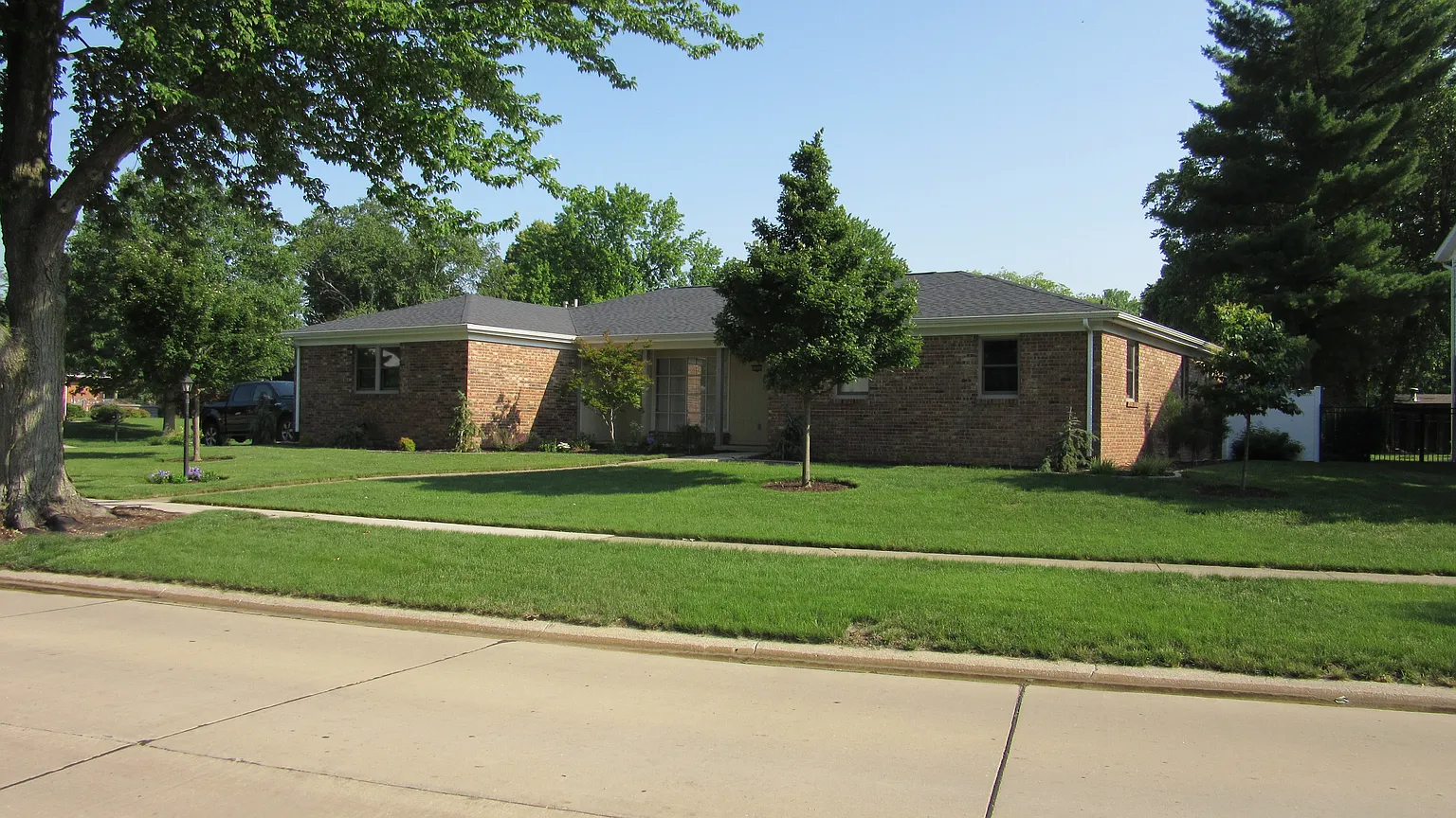 1006 Harrington Dr photo 1