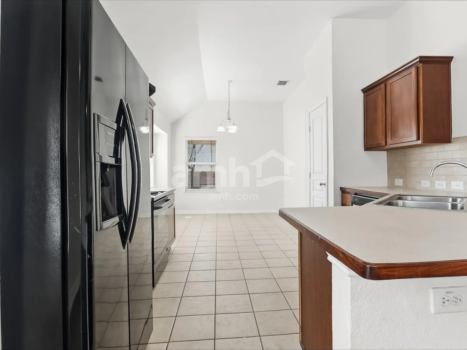 4 bed, 2.0 bath, 1904 sqft, $2,060 — Photo 4