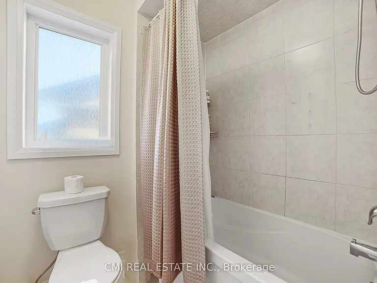 3742 Sunbank Cres — Photo 23