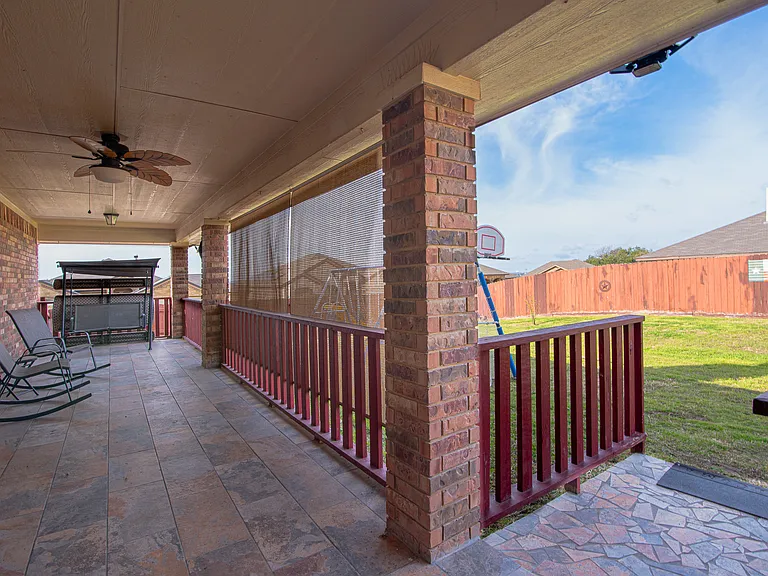 2040 Chinquapin Ln — Photo 7