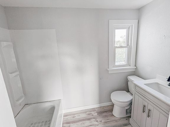 2nd image of 2 337 1/2 Elm St