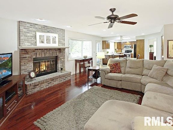 2nd image of 819 W Country Meadows Ln