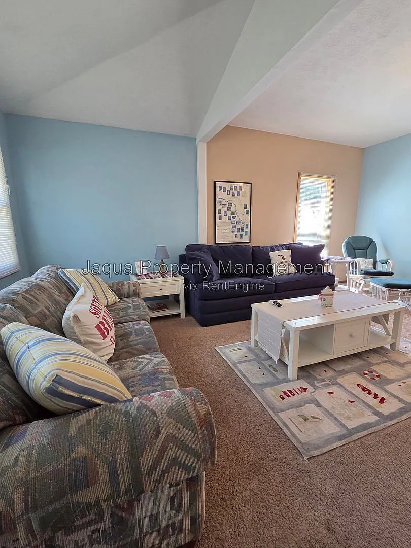 1 bed, 1.0 bath, 1100 sqft, $2,200 — Photo 2