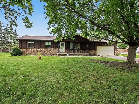 2nd image of 10066 Carpenter Rd
