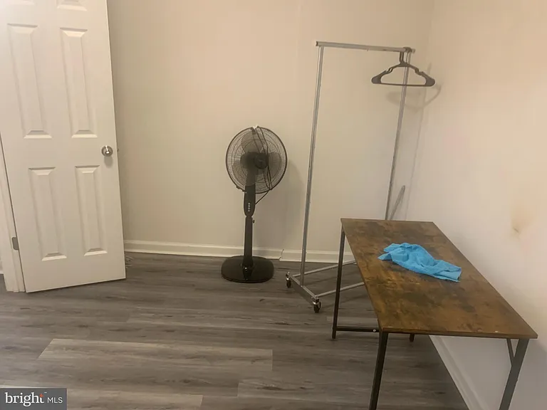2405 Olden Ave — Photo 5