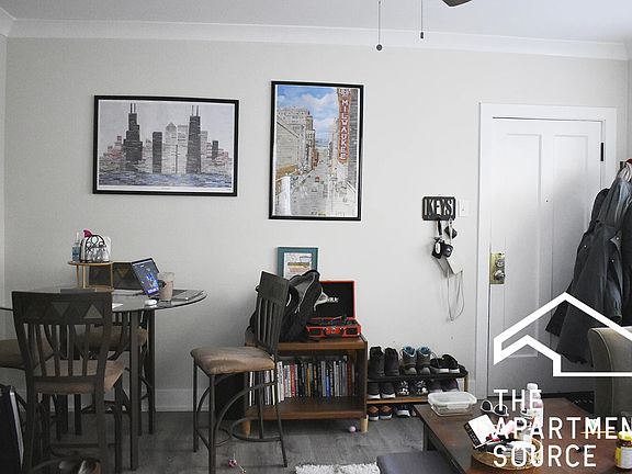 2nd image of 3817.5 N Greenview Ave #1E