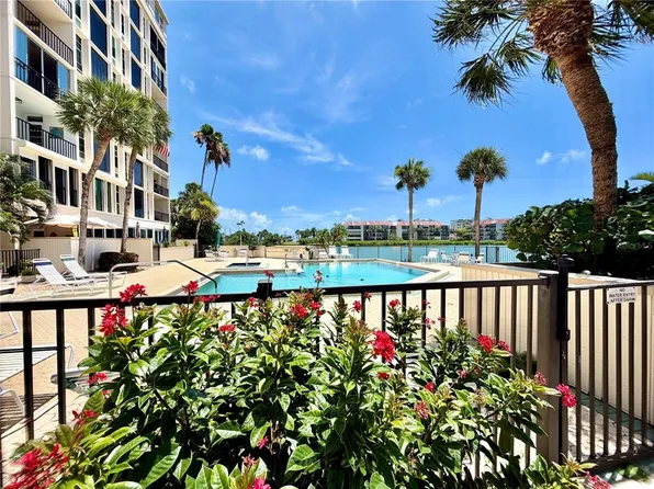 7400 Sun Island Dr S APT 111, South Pasadena, FL 33707