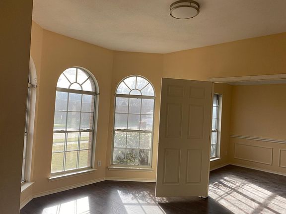2nd image of 5620 Vineyard Ln