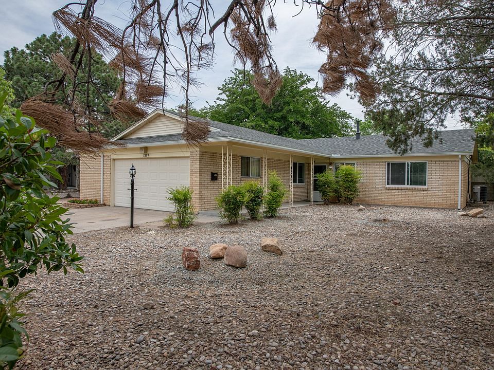 Easy maintained front yard