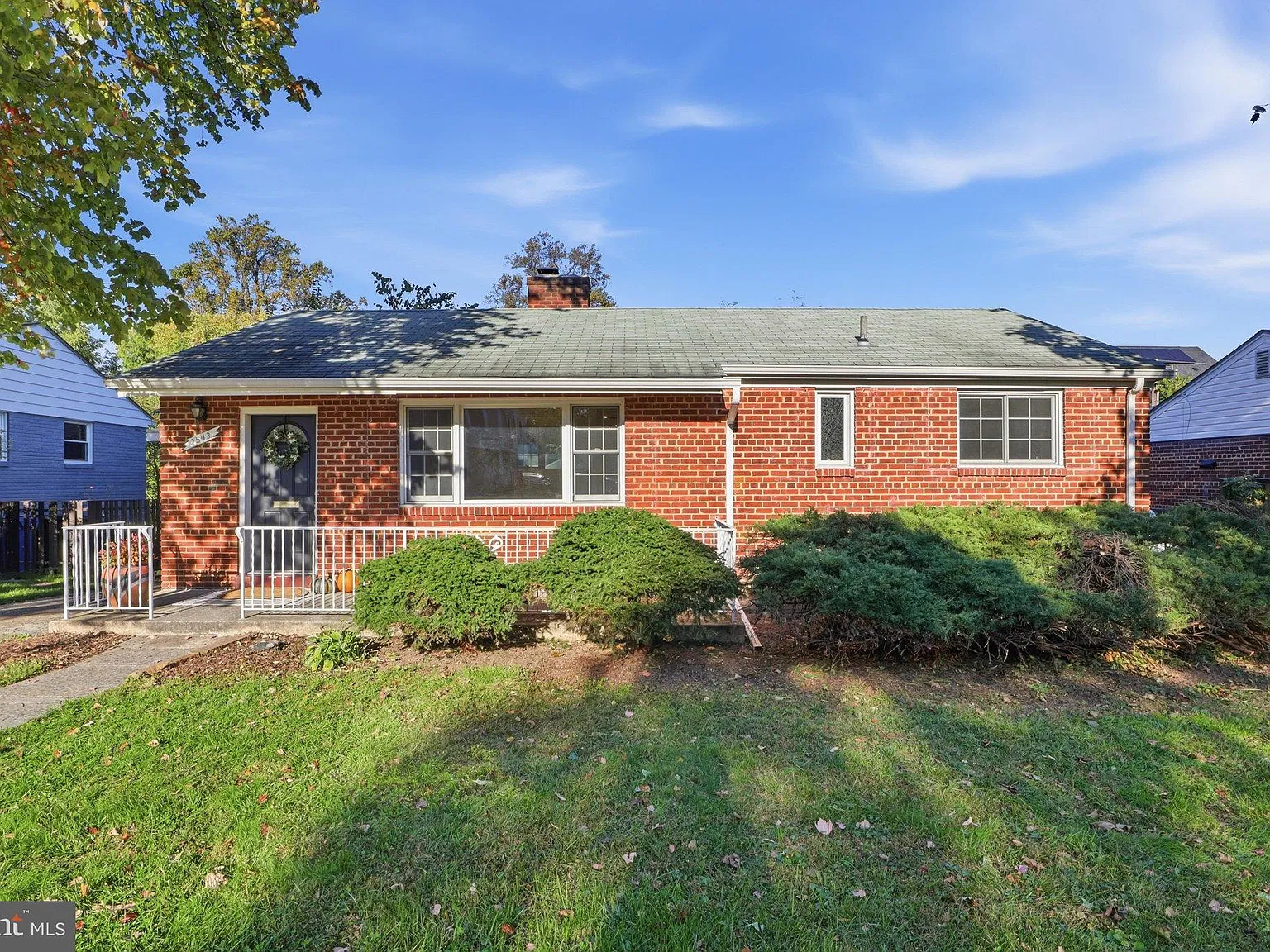 3 bed, 2.0 bath, 1382 sqft, $3,900 — Photo 1