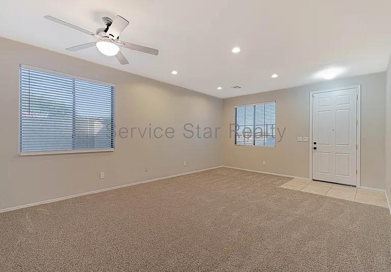 39560 N Prairie Ln — Photo 4