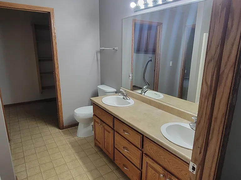 5006 S Baneberry Ave — Photo 6