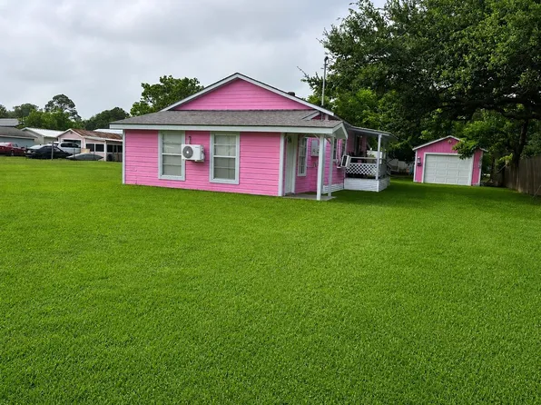 203 McNeir St, Anahuac, TX 77514