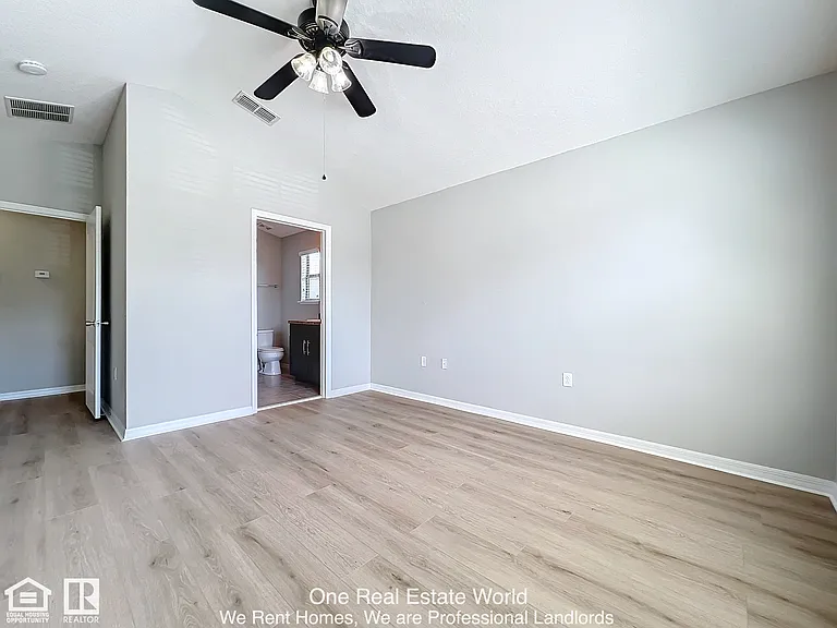 5361 Windsor Lake Cir — Photo 10