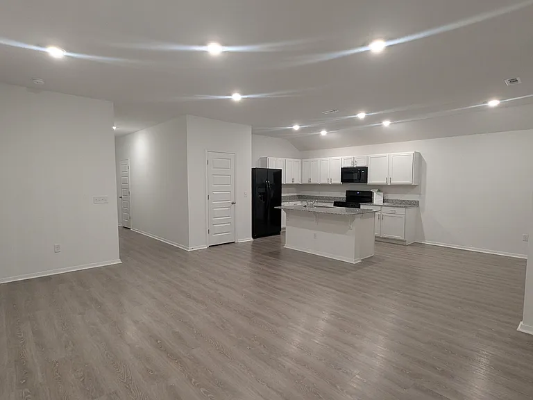 1405 E Latium St — Photo 6
